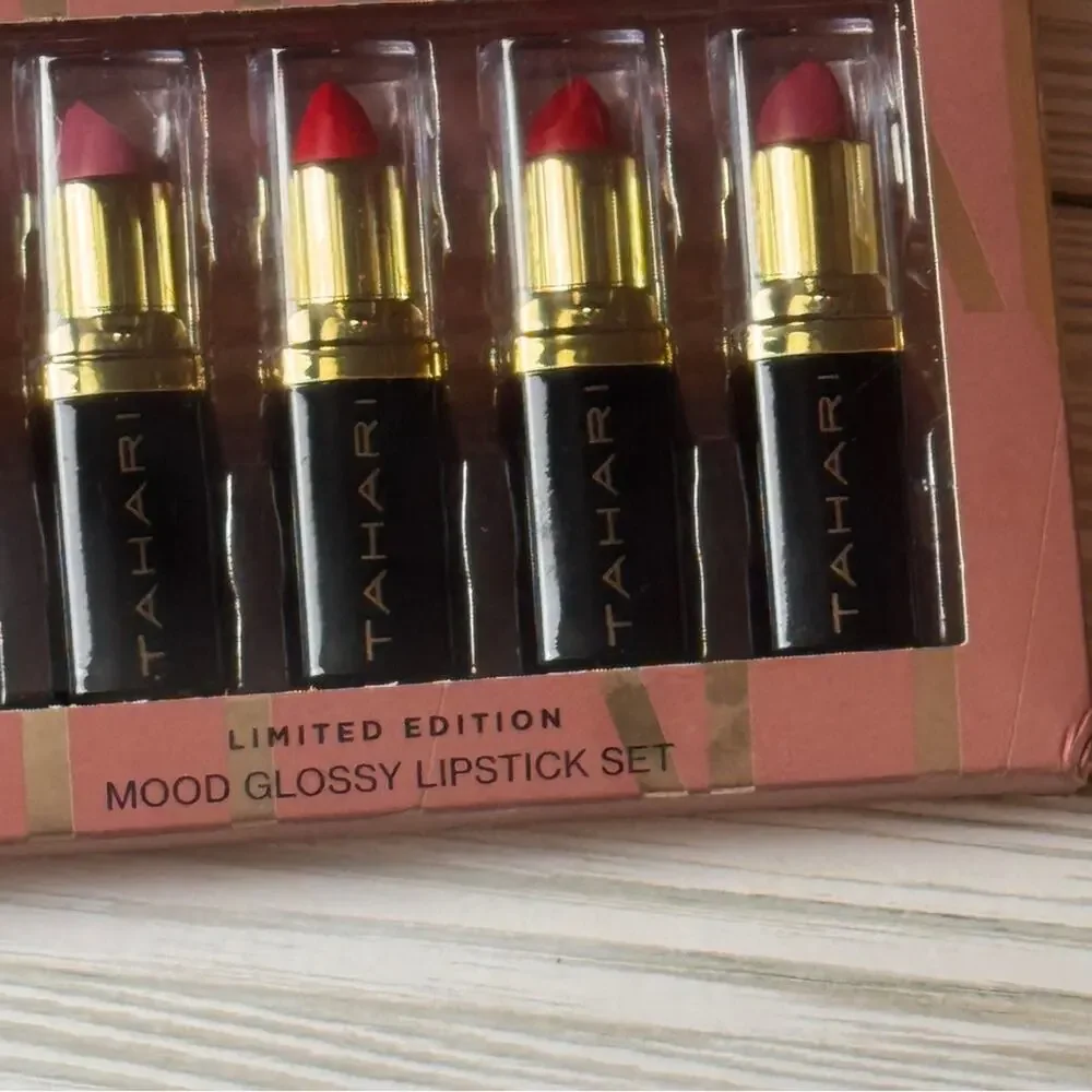 TAHARI LIMITED EDITION Beauty Makeup Mood Glossy Lip Set New in Package